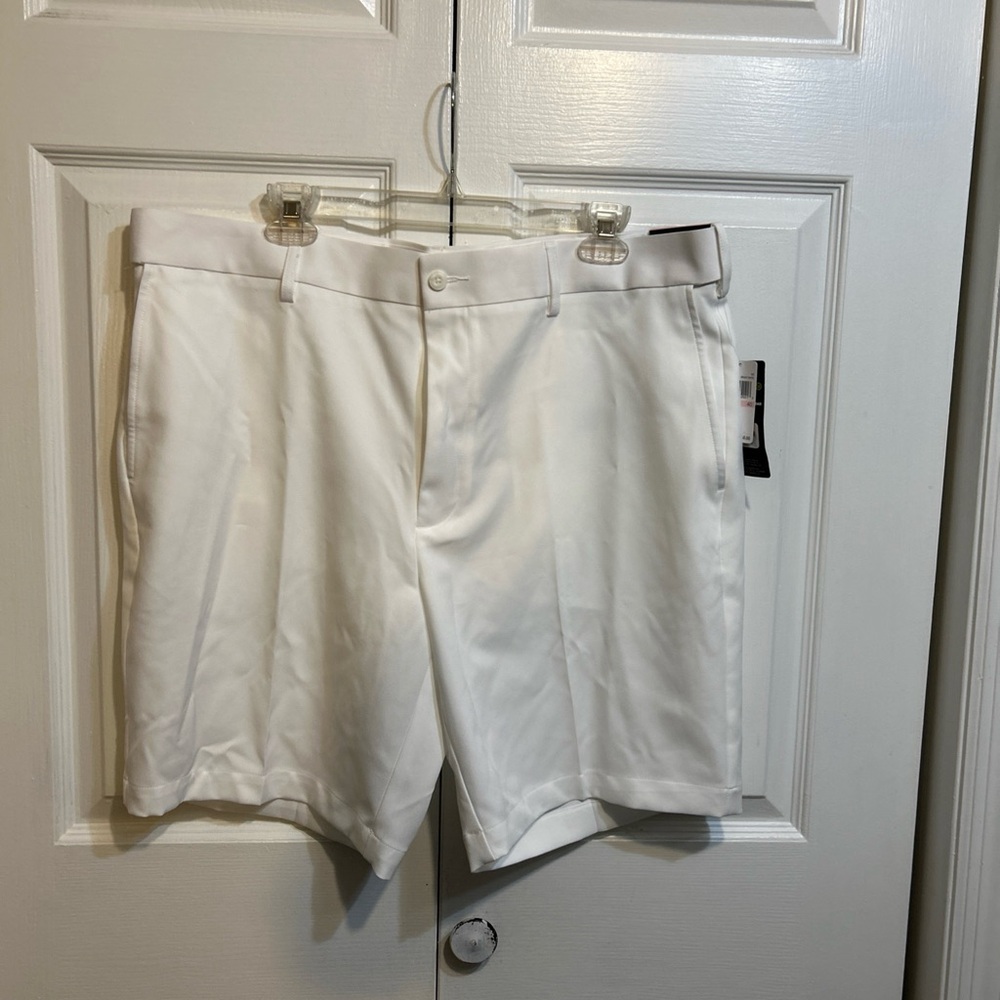 NWT PGA TOUR Golf Shorts Mens  Size 40 White Expandable Waistband Short Pants